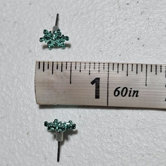 Snowflake Design Turquoise Glitter Stud Earrings Holiday Winter Fashion Jewelry - Picture 3 of 3